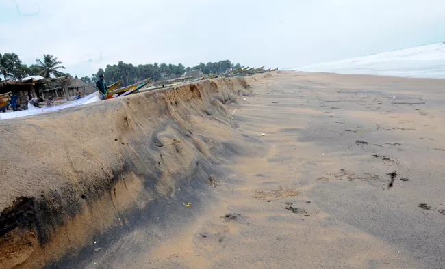 Cyclone Titli upgraded to 'very severe cyclonic storm - Sakshi