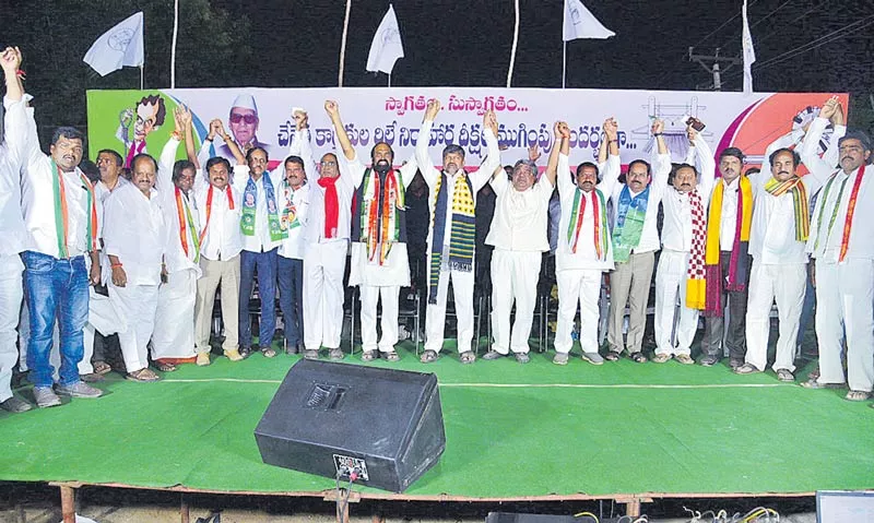 Uttam Kumar Reddy all-party meeting of handloom workers - Sakshi