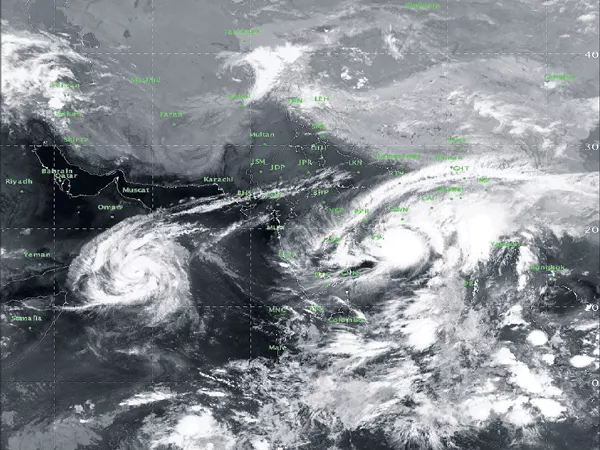 Red Alert about Titli Cyclone in Uttarandhra and Odisha - Sakshi