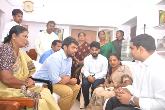 Lokesh visits Siveri Soma Family members at Paderu - Sakshi