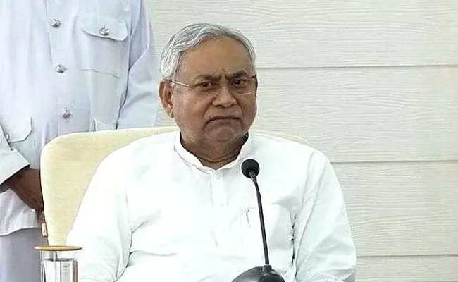 In Bihar A Man Arrested For Throwing Shoe At Nitish Kumar - Sakshi