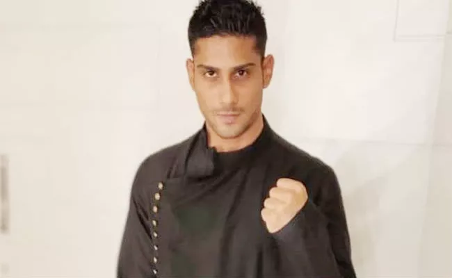 Prateik Babbar Booked For Rash Driving - Sakshi