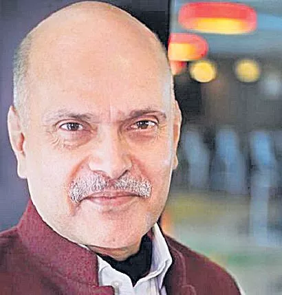 Tax raids on Quint founder Raghav Bahl’s Noida home and office - Sakshi