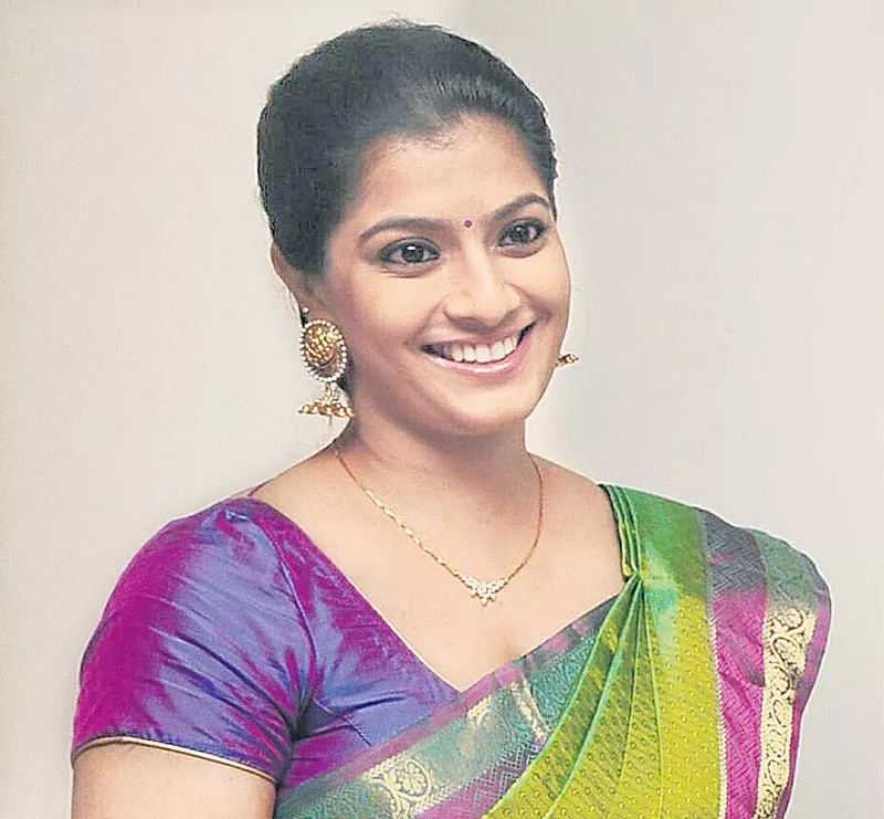 Varalakshmi dubs her voice in Telugu - Sakshi