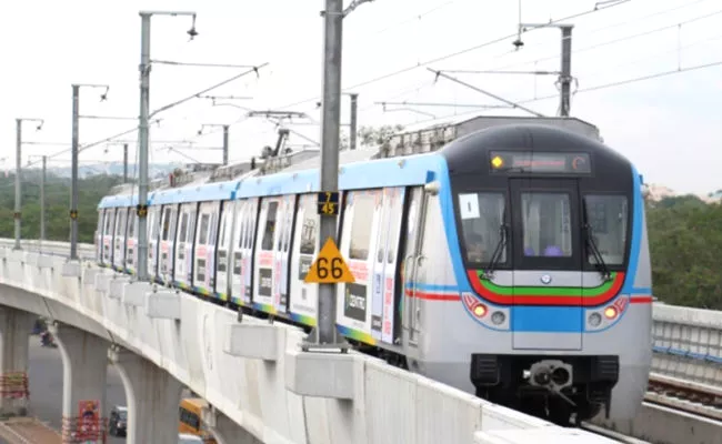  Technical Problem In Hyderabad Metro Train Stops At Balanagar Station - Sakshi