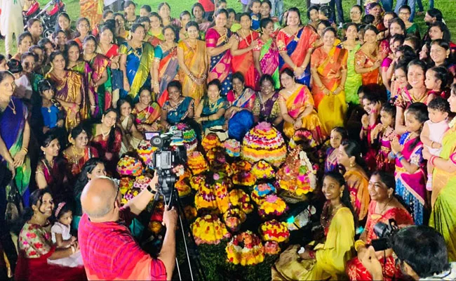 Bathukamma celebrations held in Singapore - Sakshi