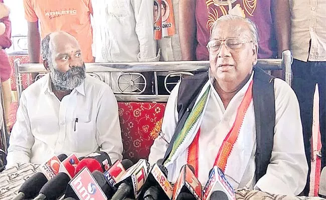 V Hanumantha Rao Slams On KCR Medak - Sakshi