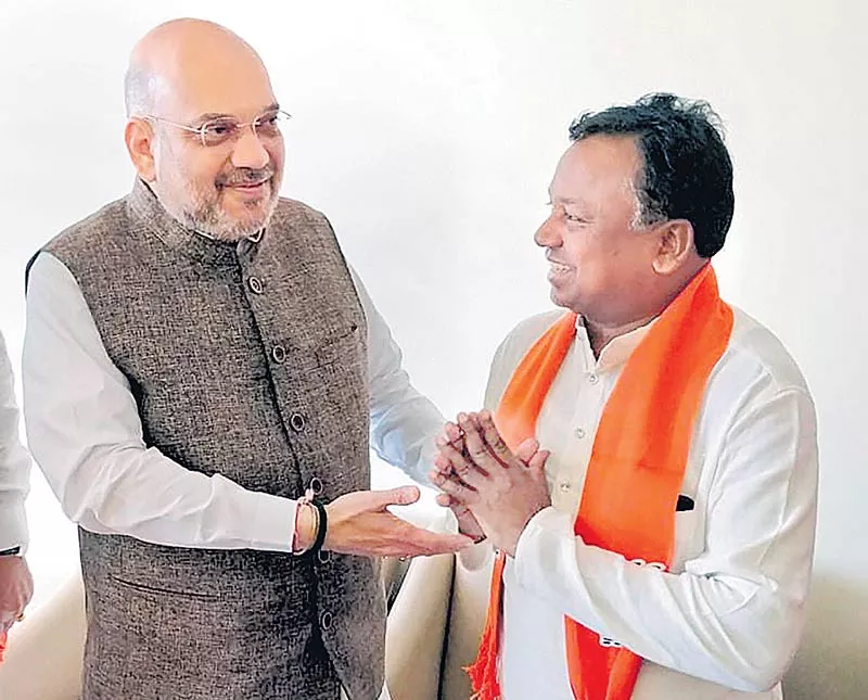 Big blow for Congress in Chhattisgarh as MLA Ram Dayal Uike joins bjp - Sakshi