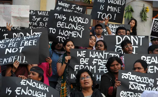 A Story Of Women Journalists Supporting Metoo Movement In India - Sakshi