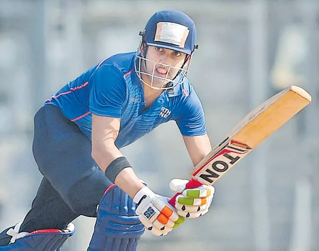 Gautam Gambhir leads Delhi to Vijay Hazare semis - Sakshi