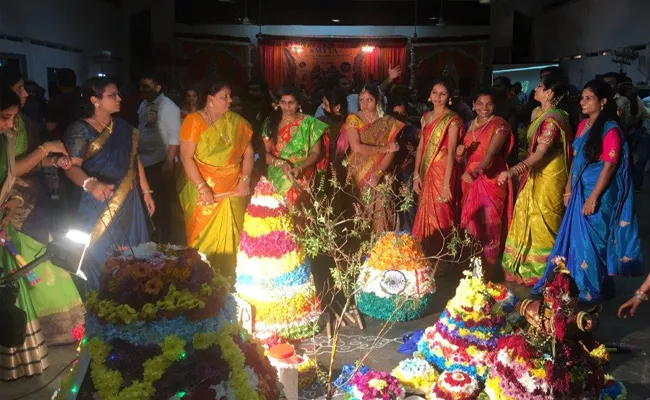 Malaysia Telangana Association conducts Bathukamma in KualaLumpur - Sakshi