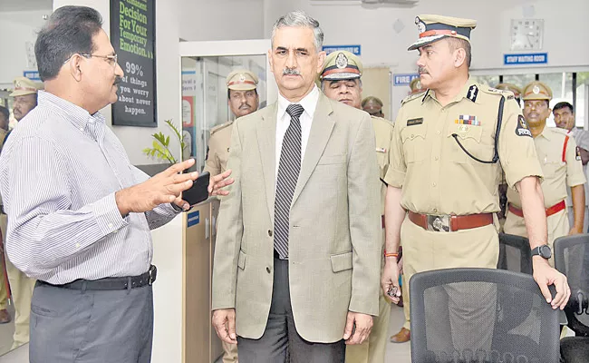 Maharashtra DGP Dattatray Padsalgikar Visits Panjagutta Police Station - Sakshi