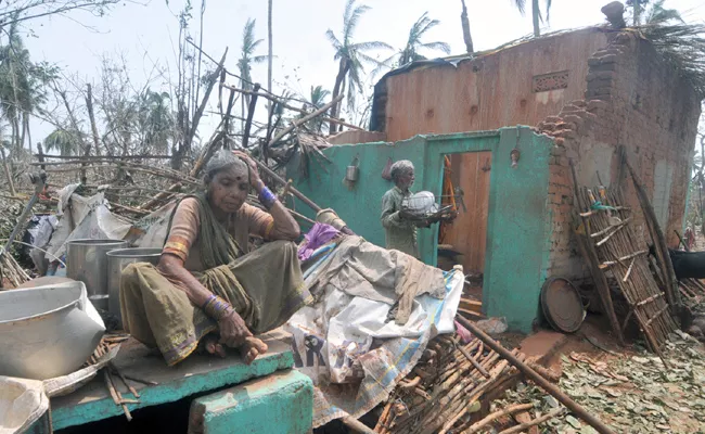 Titli Cyclone Victims Waiting For Help In Srikakulam - Sakshi