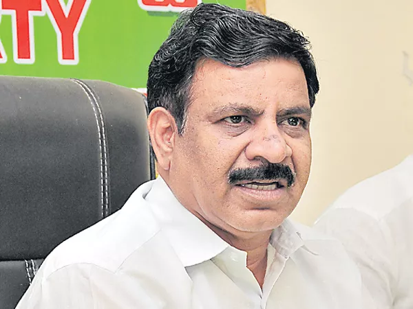 Cheruku Sudhakar Comments on KCR - Sakshi