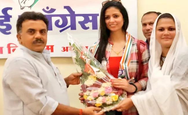 Mohammed Shami Wife Hasin Jahan Joines Congress Party - Sakshi