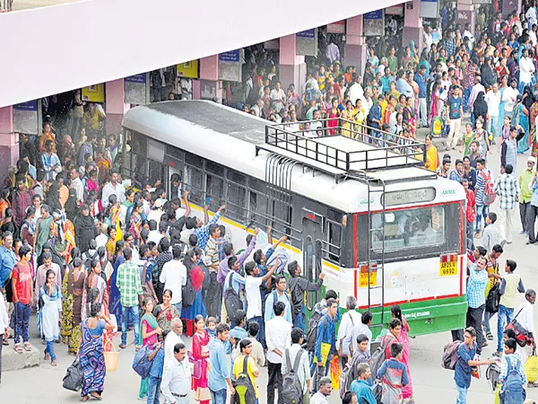 Dussehra rush in RTC - Sakshi