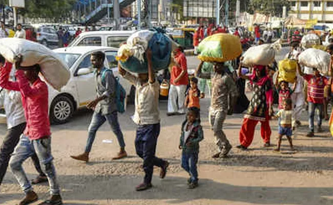 Seven Men From Bihar Attacked For Wearing Lungi In Gujarat - Sakshi