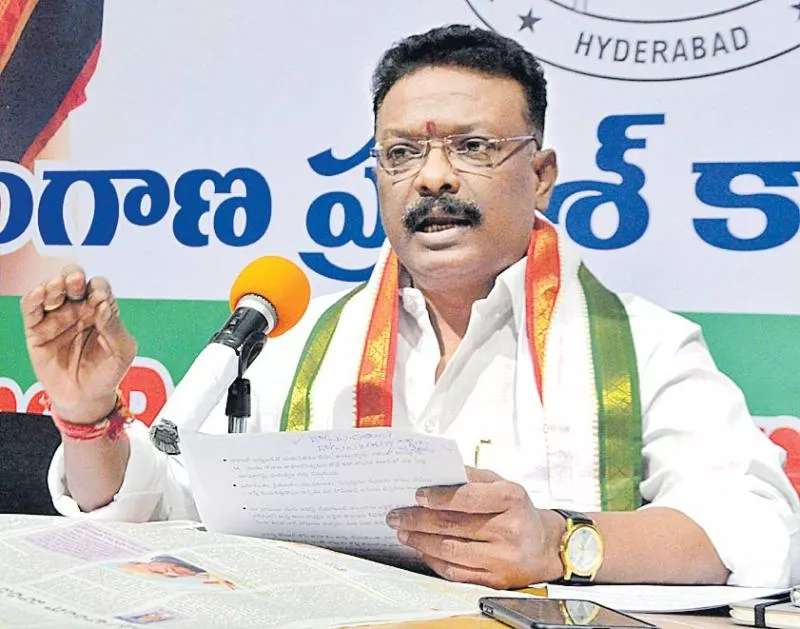 Congress Dasoju Sravan Fires On CM KCR - Sakshi