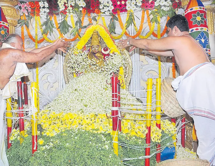 vijayawada kanakadurga durgamma temple special darshan  - Sakshi