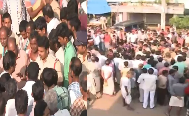 Titli Cyclone Victims Protesting At MRO Offices In Srikakulam  - Sakshi