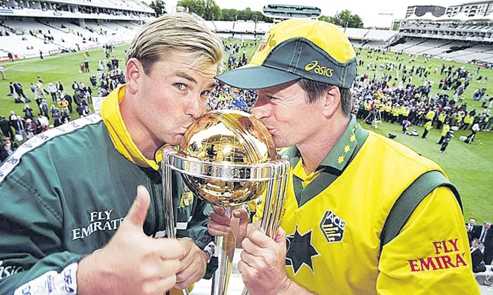 Shane Warne calls former Australia captain Steve Waugh most selfish player - Sakshi