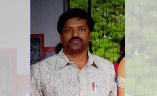 Teacher Commits Suicide In Anantapur - Sakshi