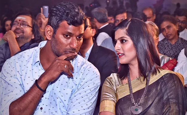 Varalakshmi Reveals Vishal Excuse For Postponing Marriage - Sakshi