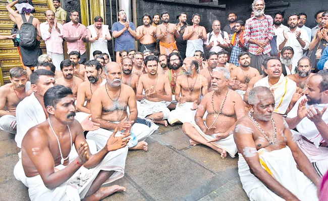 Protests Continuing At Sabarimala Temple - Sakshi