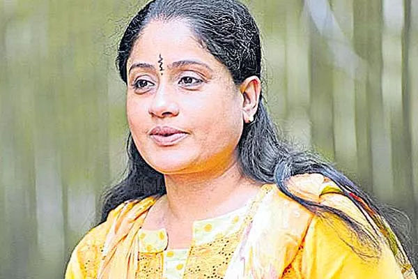 Vijayashanthi about seats to mahakutami - Sakshi