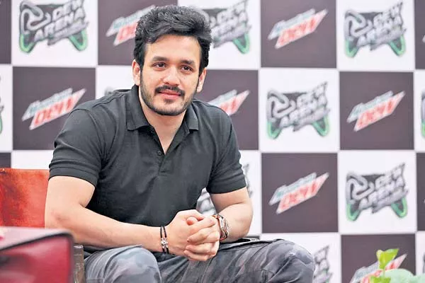 Akhil and Nidhi Agarwal doing mister majnu movie - Sakshi