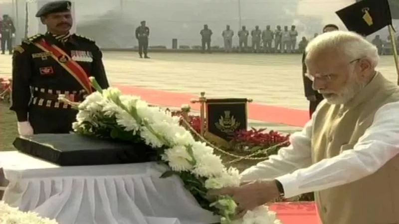 PM Narendra Modi Pays Homage To Slain Policemen - Sakshi