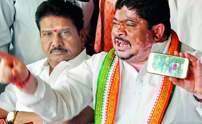 Congress Leader Ponnam Prabhakar Fires On KCR In Karimnagar - Sakshi