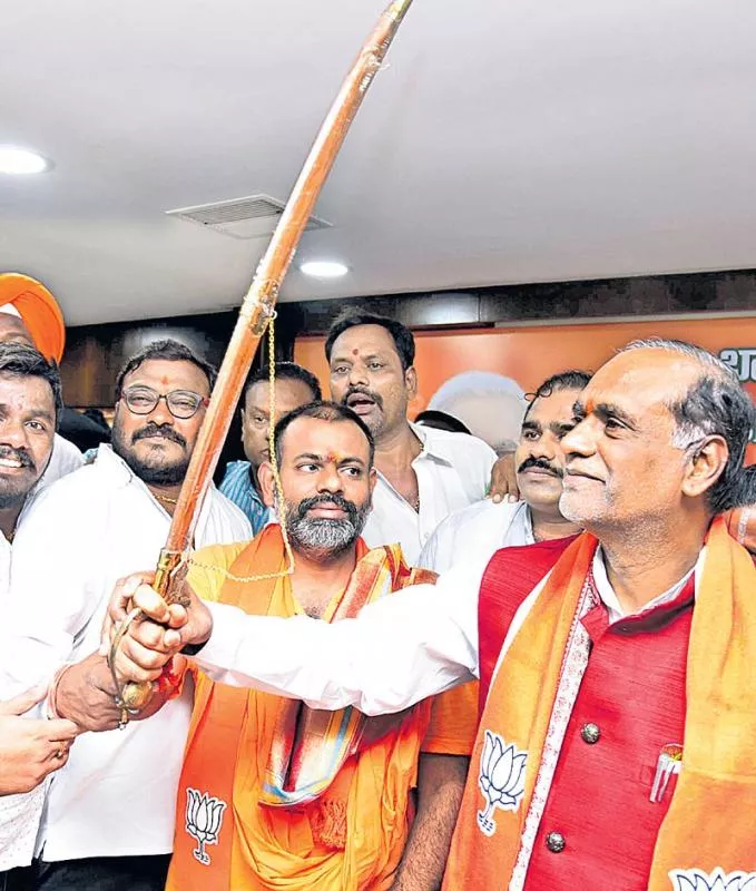 BJP Victory In Telangana, Says Swami Paripoornananda - Sakshi