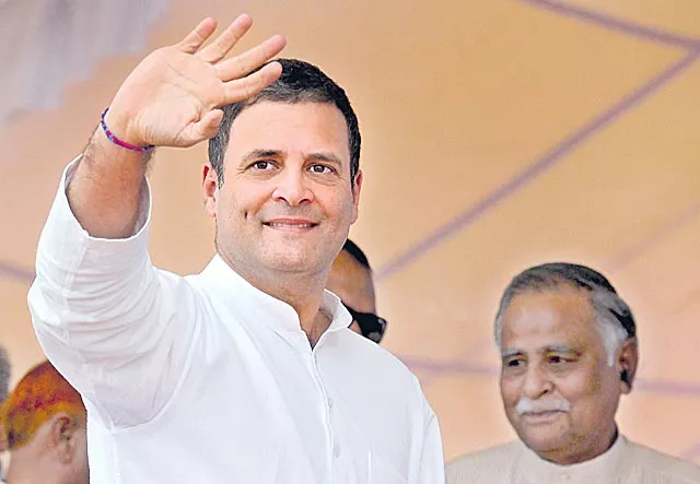 Rahul Gandhi attacks BJP government over Rafale deal & speaks on CBI crisis - Sakshi