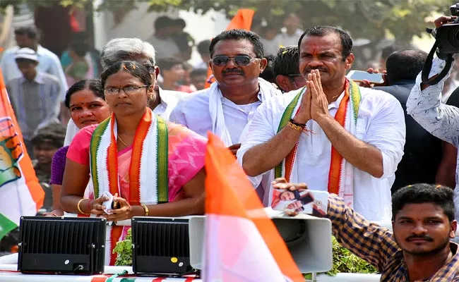 komatireddy venkat reddy Fair on KCR Nalgonda - Sakshi