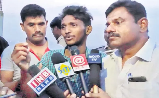 JNTUH Student Suicide Attempt In Hyderabad - Sakshi