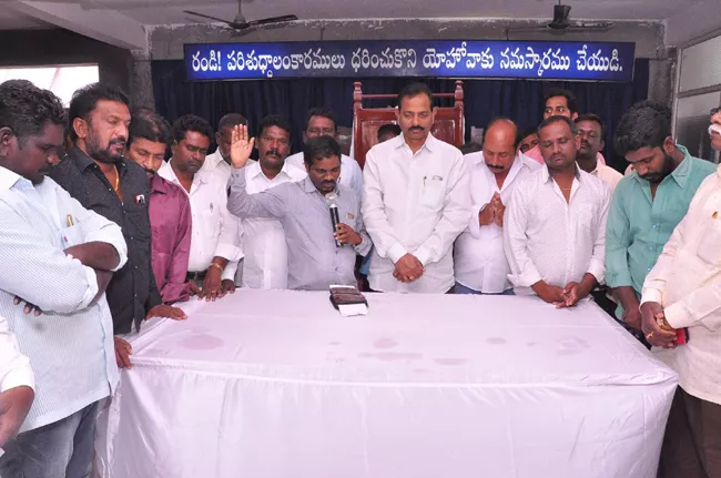 Guntur YSRCP Leaders Pray For YS Jagan Health - Sakshi