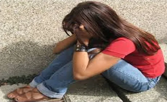 15 Year Old GIrl Molested In Pakistan - Sakshi
