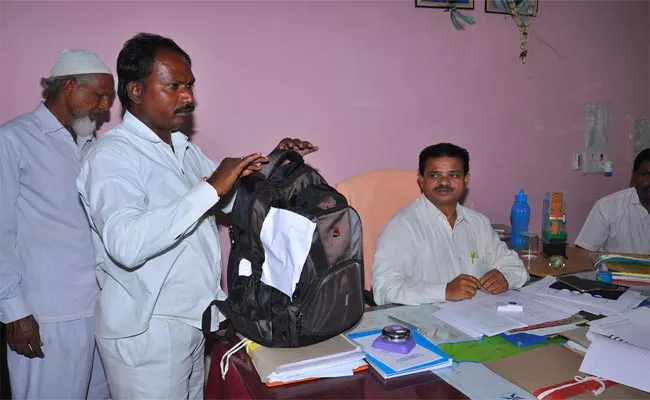 Telangana Elections Vehicle Checkpost  Mahabubnagar - Sakshi