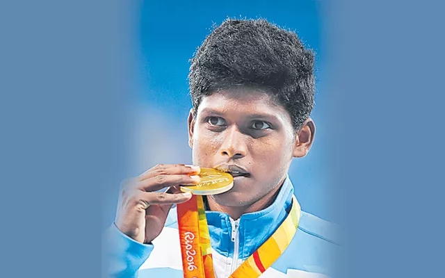 Thangvellu Mariyappan named India flag-bearer for Asian Para Games - Sakshi