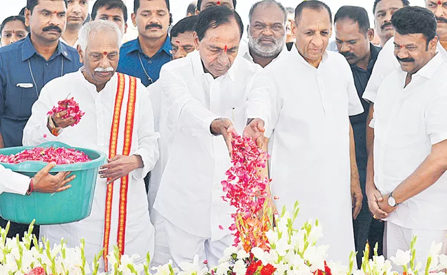 KCR Tributes To Mahatma Gandhi Birth Anniversary - Sakshi