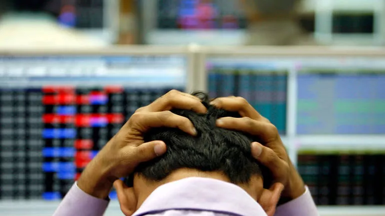 Sensex Tanks 551 Pts On Falling Rupee, Boiling Oil Prices - Sakshi