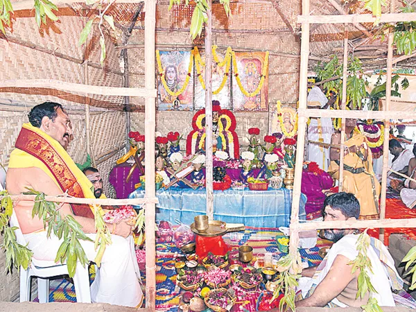 Ramreddy Damodar Reddy did Vijaya Chandiyagam - Sakshi