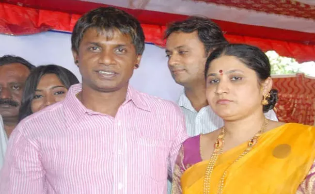 Hero Duniya Vijay Divorce Apply to First Wife Nagaratna - Sakshi