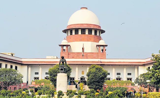 Supreme Court giving Chance To Pune Police On Bhima Koregaon Case - Sakshi