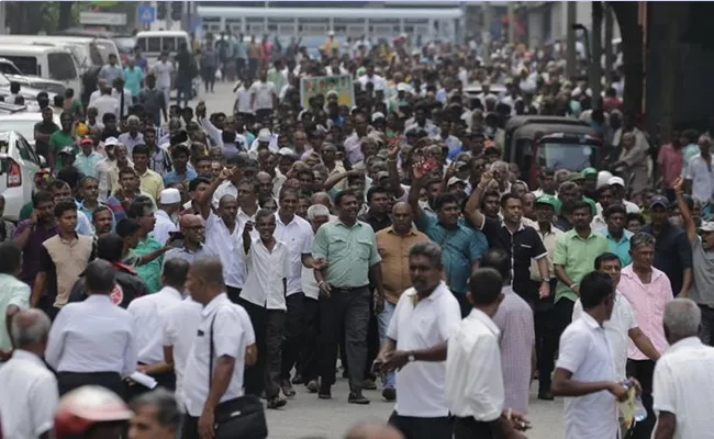 Thousands Rally In Colombo In Support Of Sacked Sri Lanka PM - Sakshi