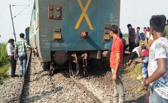 Falaknuma Express Derail in Cuttack - Sakshi