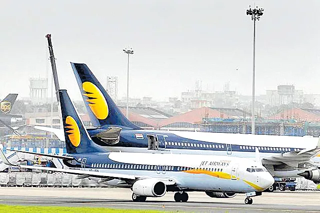 More Jet Airways employees hit by salary default - Sakshi