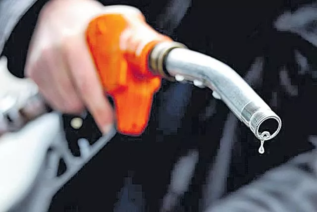 Petrol prices cut by Rs 5, no reduction on diesel price - Sakshi