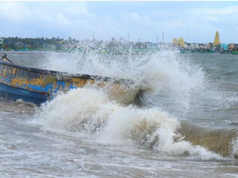 IMD issues red alert for three Kerala - Sakshi